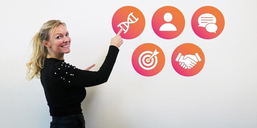 Employer branding Kirsten wijst naar verschillende onderdelen die horen bij employer branding